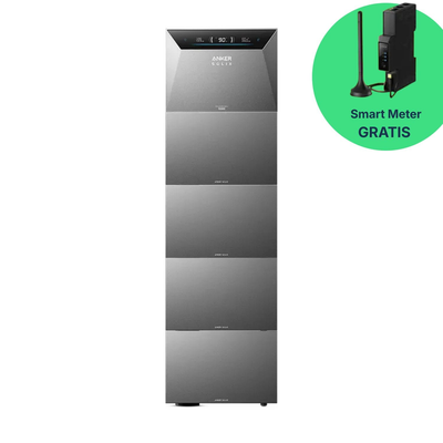 Anker SOLIX Solarbank 4 Pro mit vier aufgestapelten Erweiterungsakkus und Smart Meter