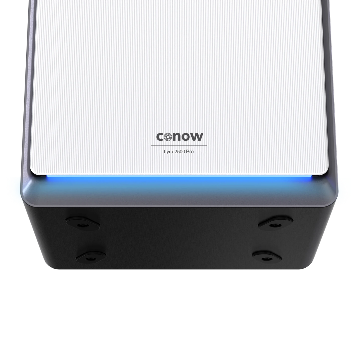 Conow Lyra 2500 Pro mit Solarmodul an der Hausfassade installiert